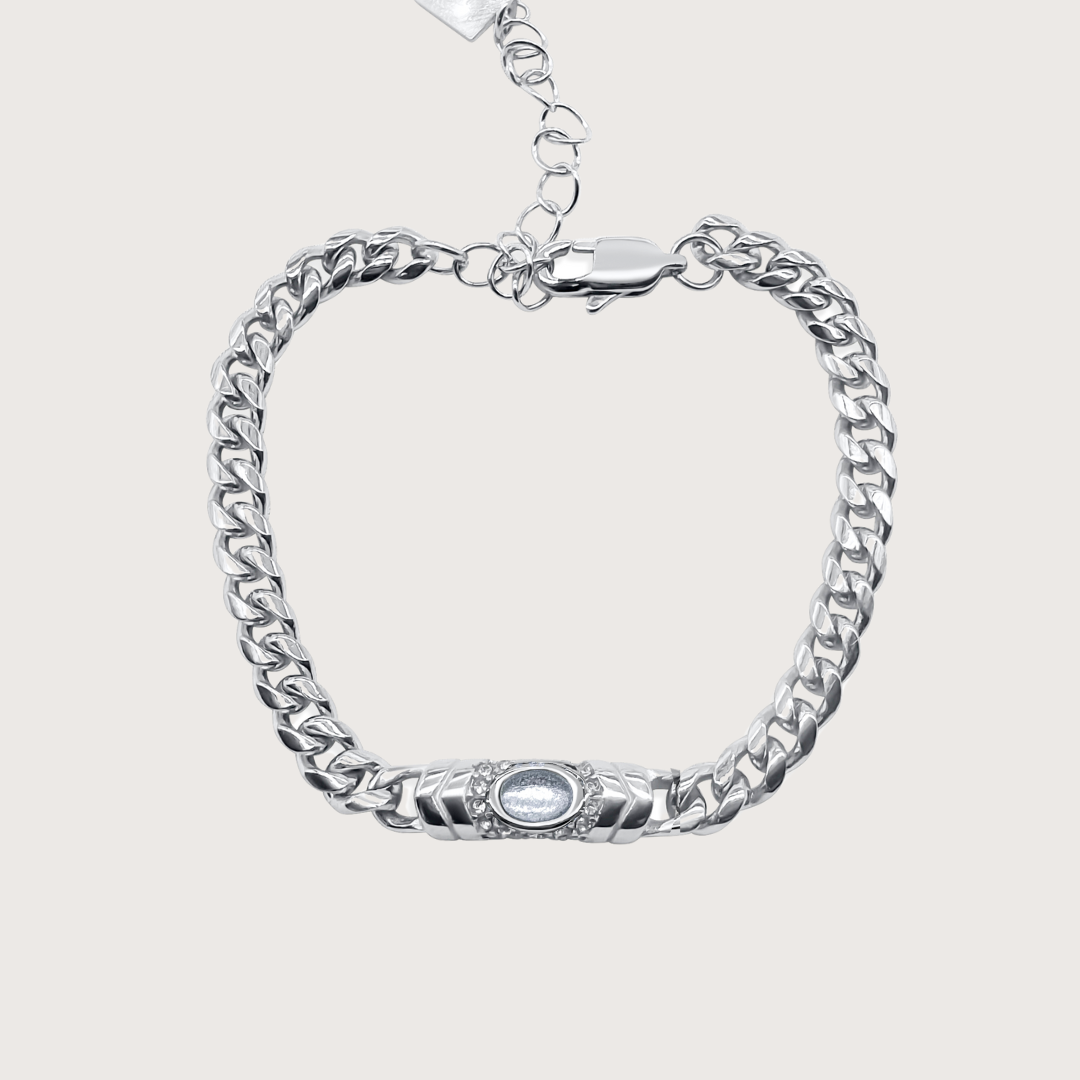 F‍ree Bella Bracelet in Silver - Raena Stones